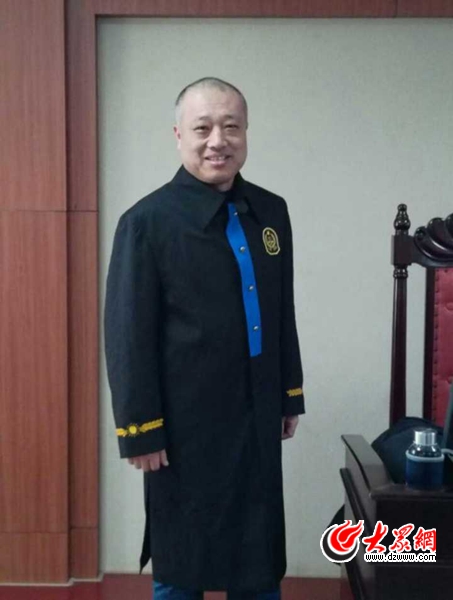 济南陪审员有了量身定做的陪审员制服：责任感更强了